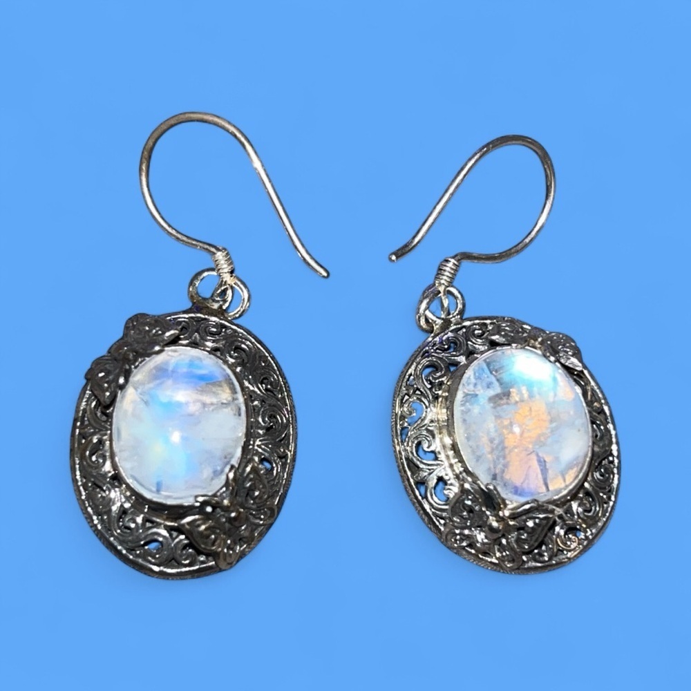 ⭐️⭐️Stunning 925 Silver Rainbow  Moonstone with Butterflies Earrings